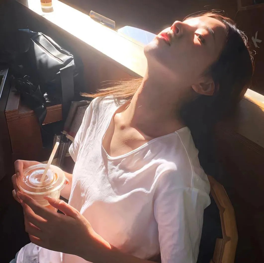 女儿国嬉春